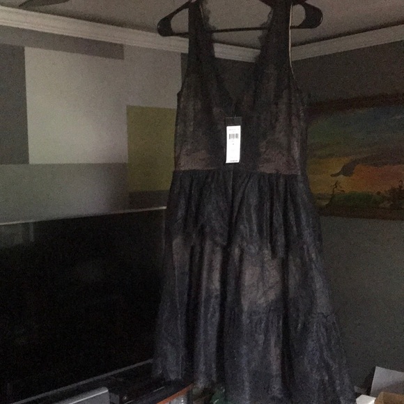 Black lace and beige dress - Picture 2 of 3